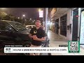No le gustó el corte, golpeó brutalmente a barberos y les pidió perdón de rodillas