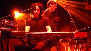 The Raconteurs - Shine the Light on Me [El Plaza Condesa]