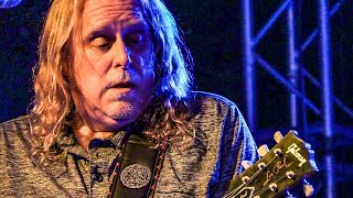 Watch Govt Mule Which Way Do We Run video