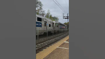 NJT MOBO Train 1009 And M E Trains 6670 And 6651 At Denville NJ 4 25 2025 
