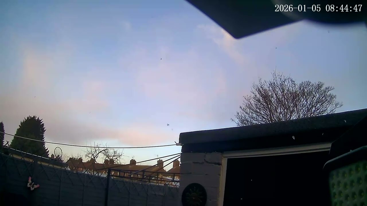 (5/1/2026) 8:42am HULL (Uk) SKY [0406]