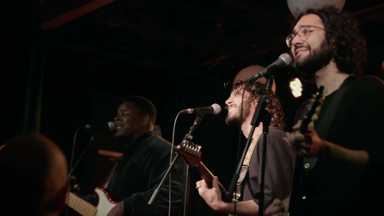 Chris LaRocca - "laundry day" (Live at The Drake)