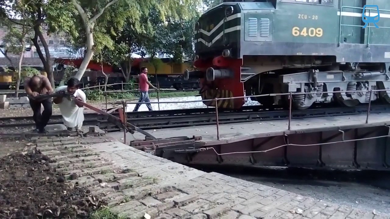 How Pakistan Railways Change Engine YouTube