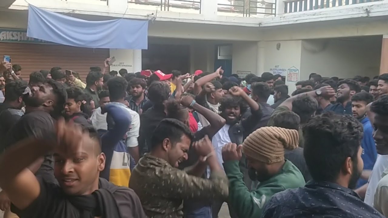 Valimai first show celebration by fan's at A.pet Lakshmi talkies