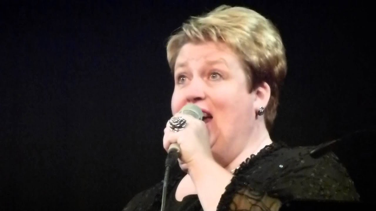 Wia Buze in Veendam 27 okt 2012 met het mooie nummer Mien wad,Mien stilte.