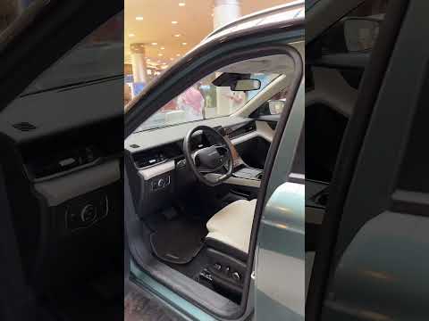 العربات الفاخرة موجودين في مول رياض بارك اعلان