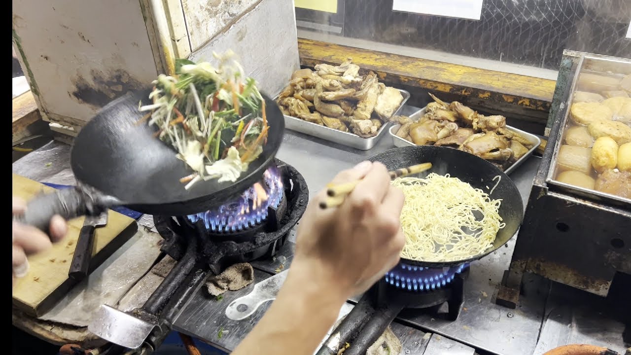 若い大将が作る屋台グルメはすべてレベル高し！チャイニーズナポリタンパスタやチャーハンが大人気な福岡屋台【Japanese street food】