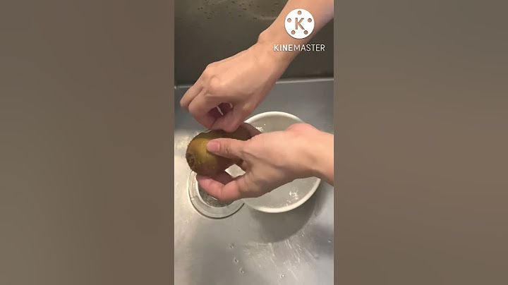 How to wash kiwi fruit.#healthy #howto #satisfyingvideo #shorts