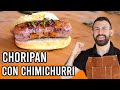 Salsicce alla griglia, panini e salsa chimichurri