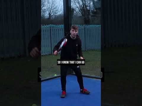 Defending the corner by blocking and anticipating wall bounces.