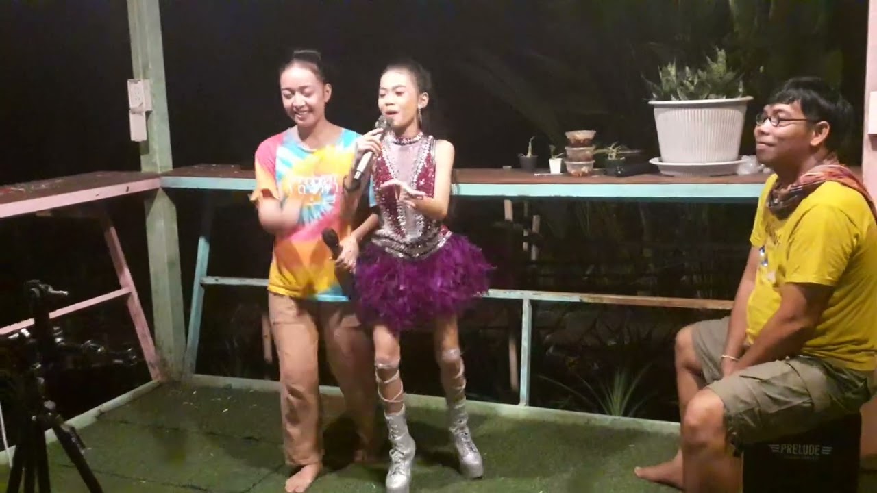 ธิดาลาว พาม่วนๆๆพี่น้องเอ้ยทั้งลำทั้งฟ้อน