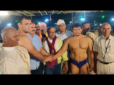 International kushti   Foreign wrestlers   Wrestling of wrestlers from Iran and India Mehran PehalwanDheeraj Pehalwan