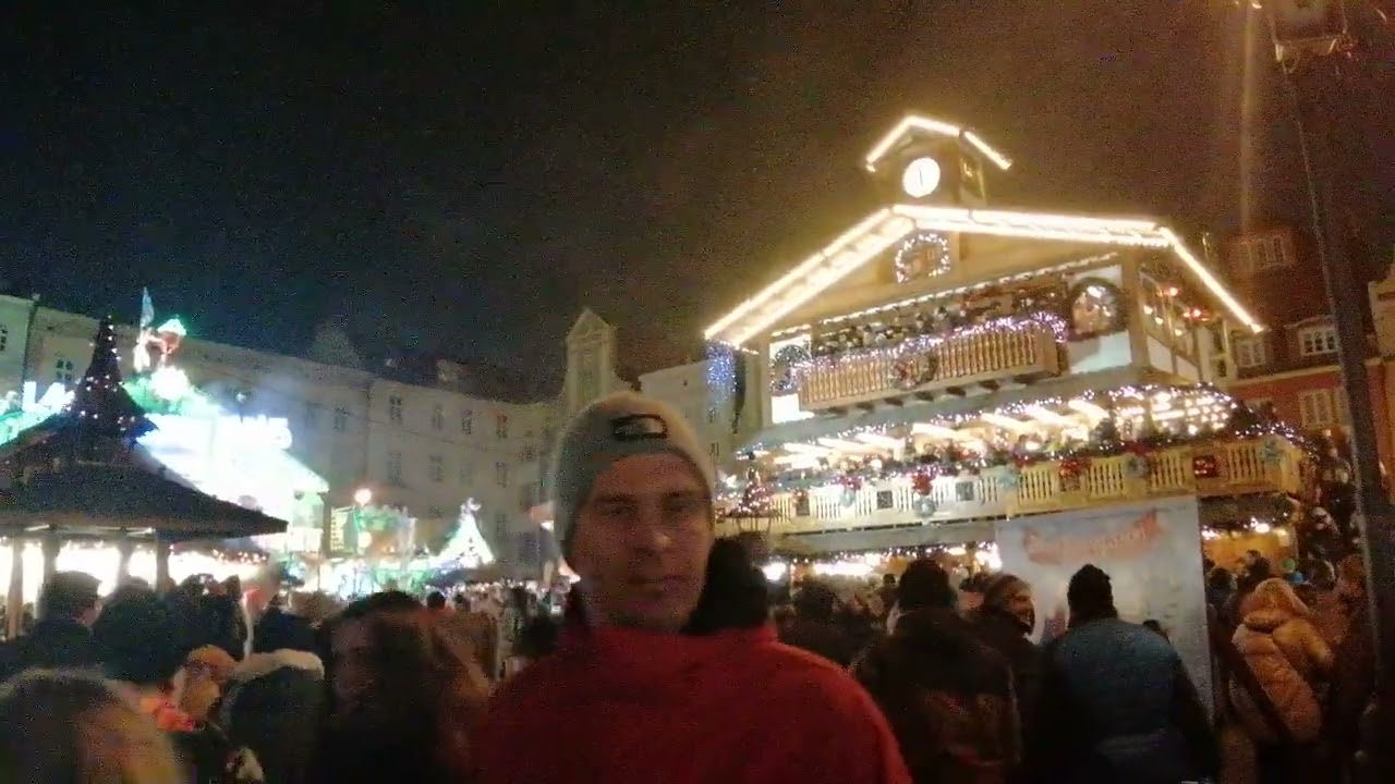 Wrocław, christmas market, Salt Market, countless crowds, lines for mulled wine VID 20221203 180101