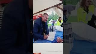 Горкият Георги Господинов: от раздаване на автографи остава ли му време за мислене и за писане?