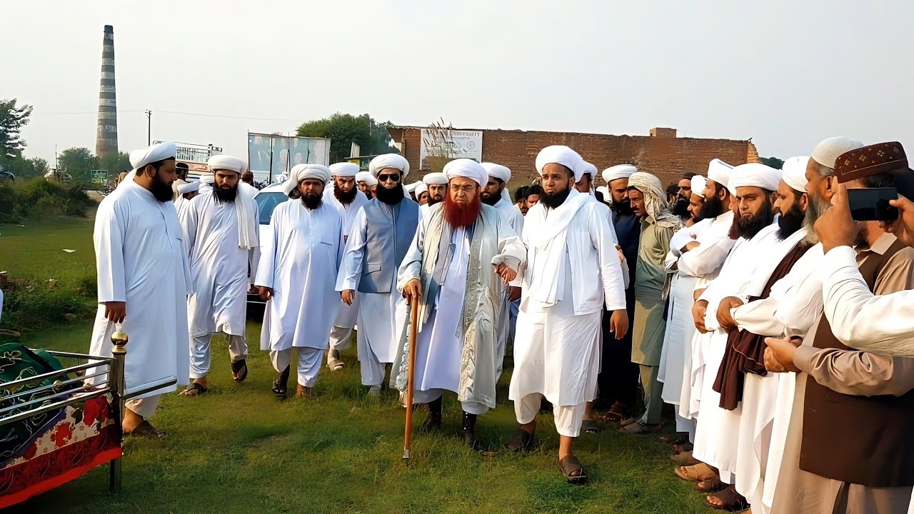 Sarkar Mian Muhammad Hanfi Saifi sb ki Amad Sarkar Peer o Murshid k walid Mohtarm k Nimaz janaza pay
