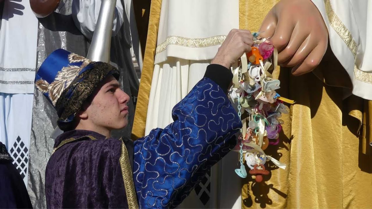 Entrega de chupetes a los Reyes Magos en Torrejón de Ardoz 2024