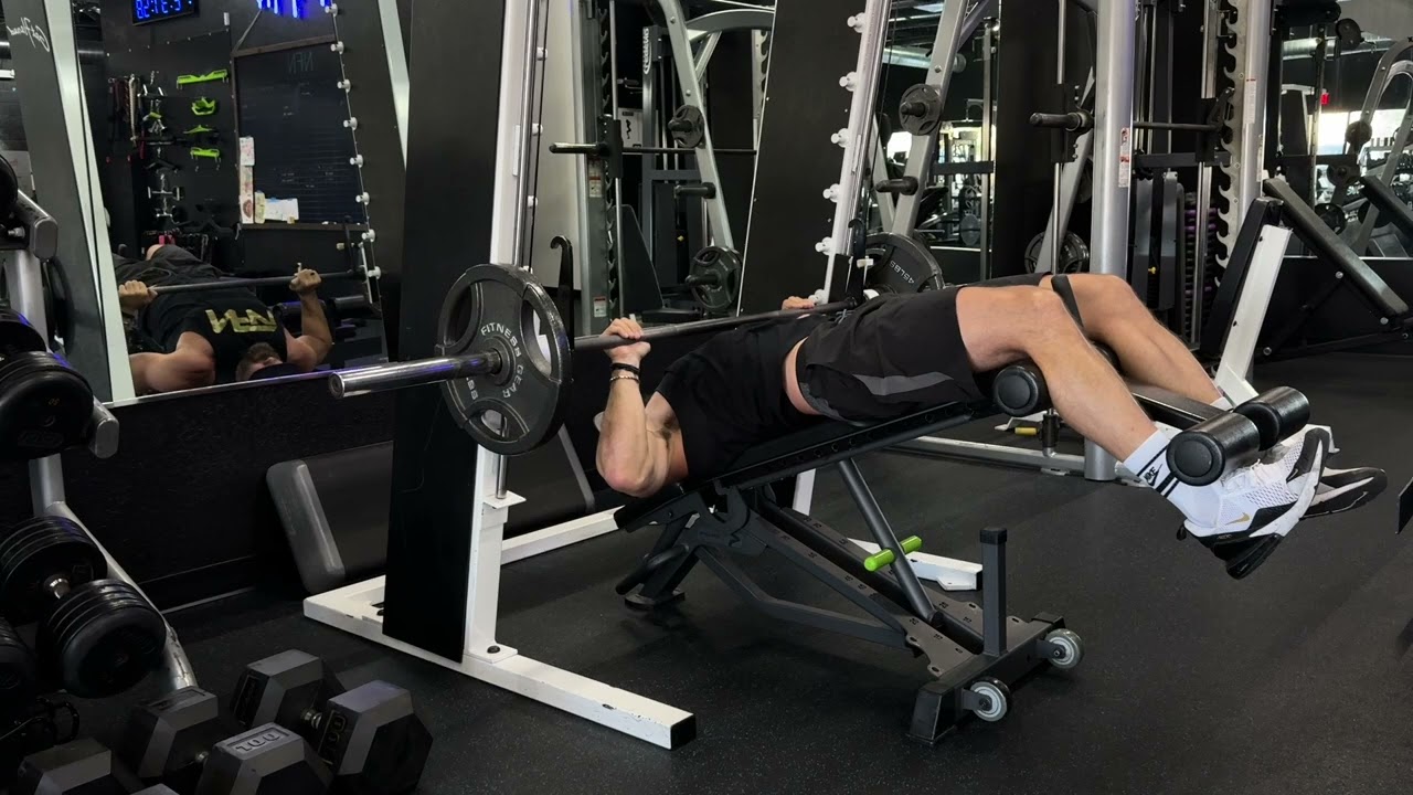 DECLINE SMITH MACHINE CHEST PRESS