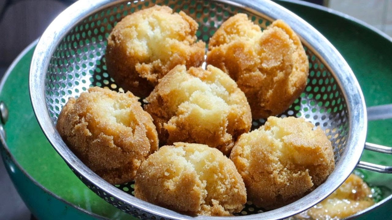 सूजी को आधा कप दूध में घोलकर बनाये और चाय के साथ रोज खायें Suji ke Biscuit Recipe | Homemade Cookies