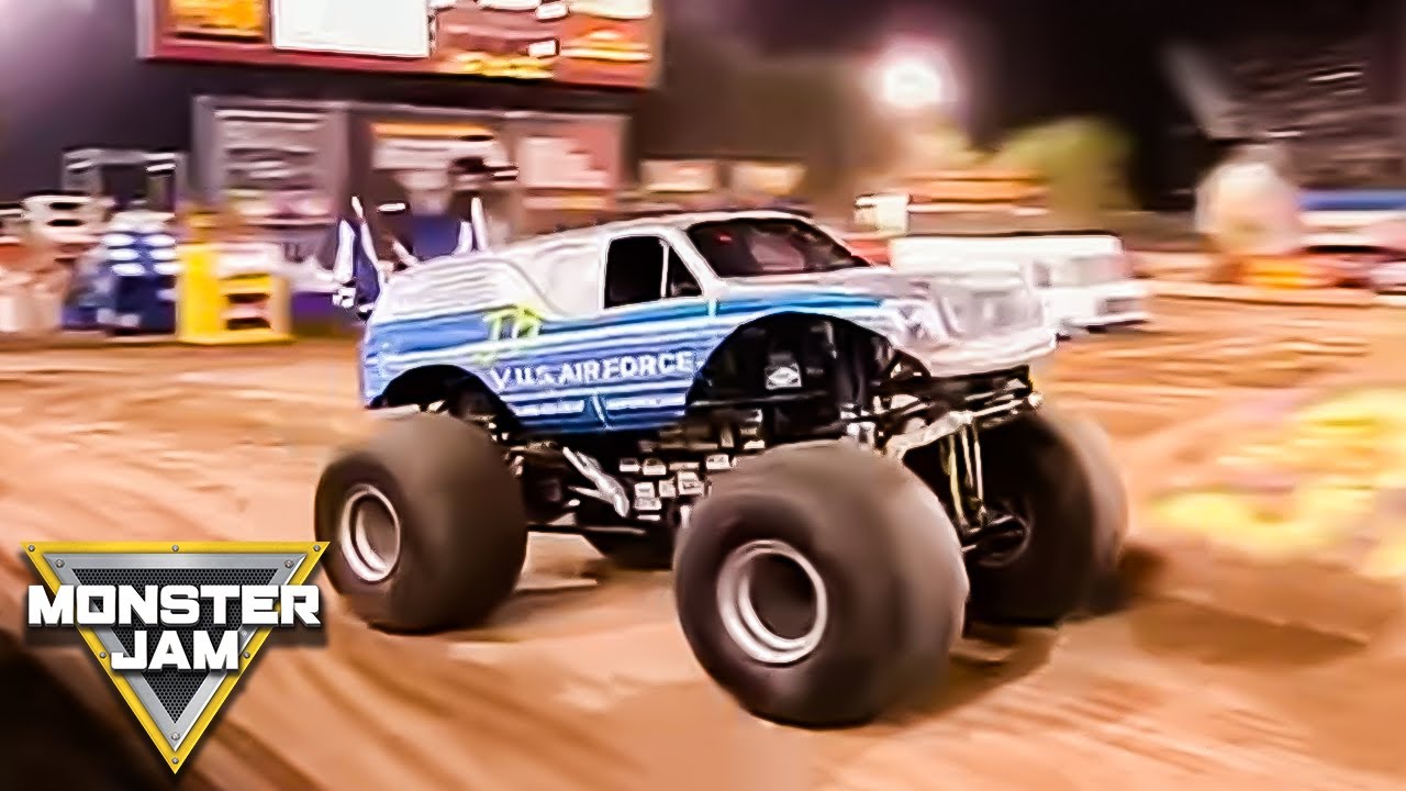 Фристайл на форсаже ВВС США | Monster Jam World Finals XI | Monster Jam