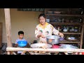 Sreypov Life Show : Seyhak and mommy harvest vegetable for cooking / Sweet and sour beef soup