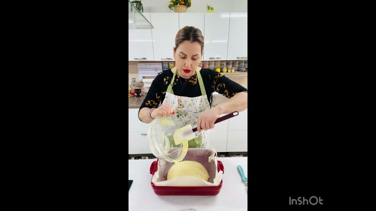 🍰 Prăjitură turnată cu brânză de vaci - Rețetă simplă și delicioasă!🧡