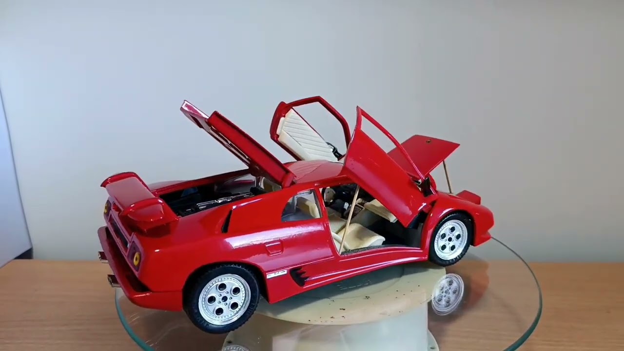 Lamborghini Diablo 1990 Mira 1/18 - YouTube