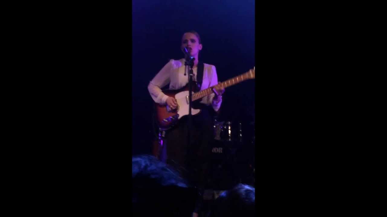 Anna Calvi - Cry - 2013-11-11 - Music Hall of Williamsburg