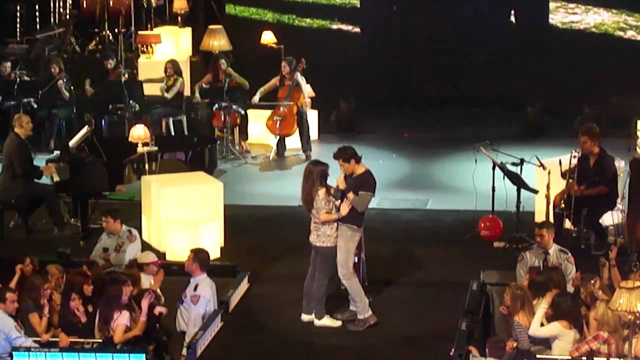 ΣΑΚΗς LOVE RADIO ΤΟΝ ΧΡΟΝΟ ΣΤΑΜΑΤΑΩ