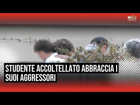 Video Milano, accoltellato in corso Como, abbraccio tra vittima e aggressori al termine dell'udienza