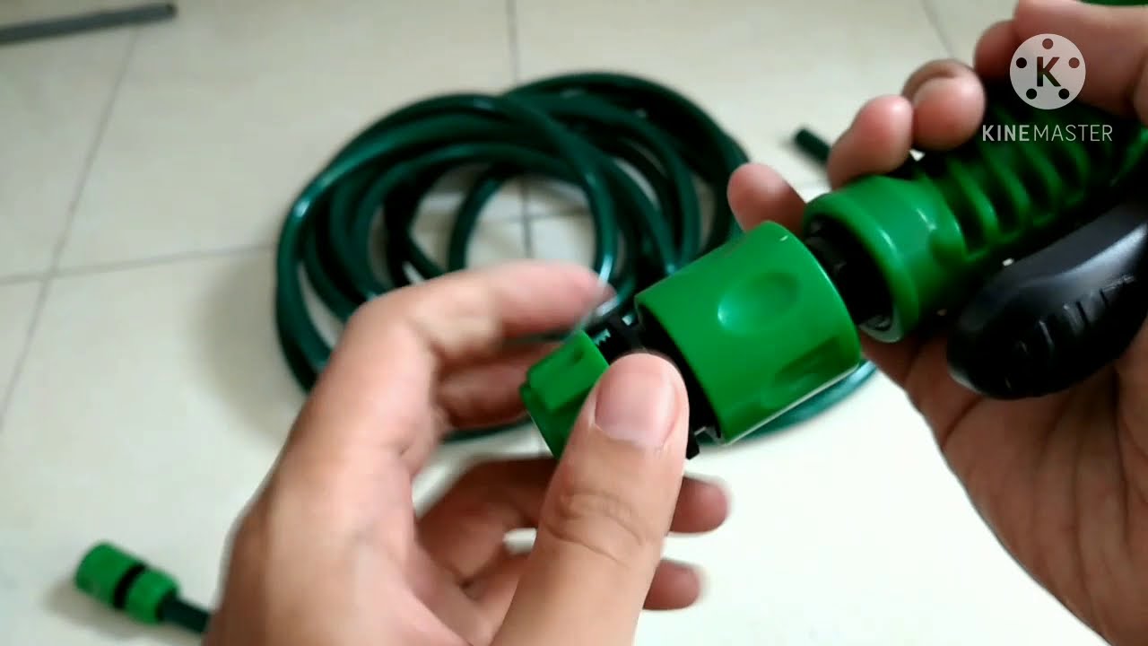 Memasang Konektor Kran Air untuk Selang Semprotan Taman