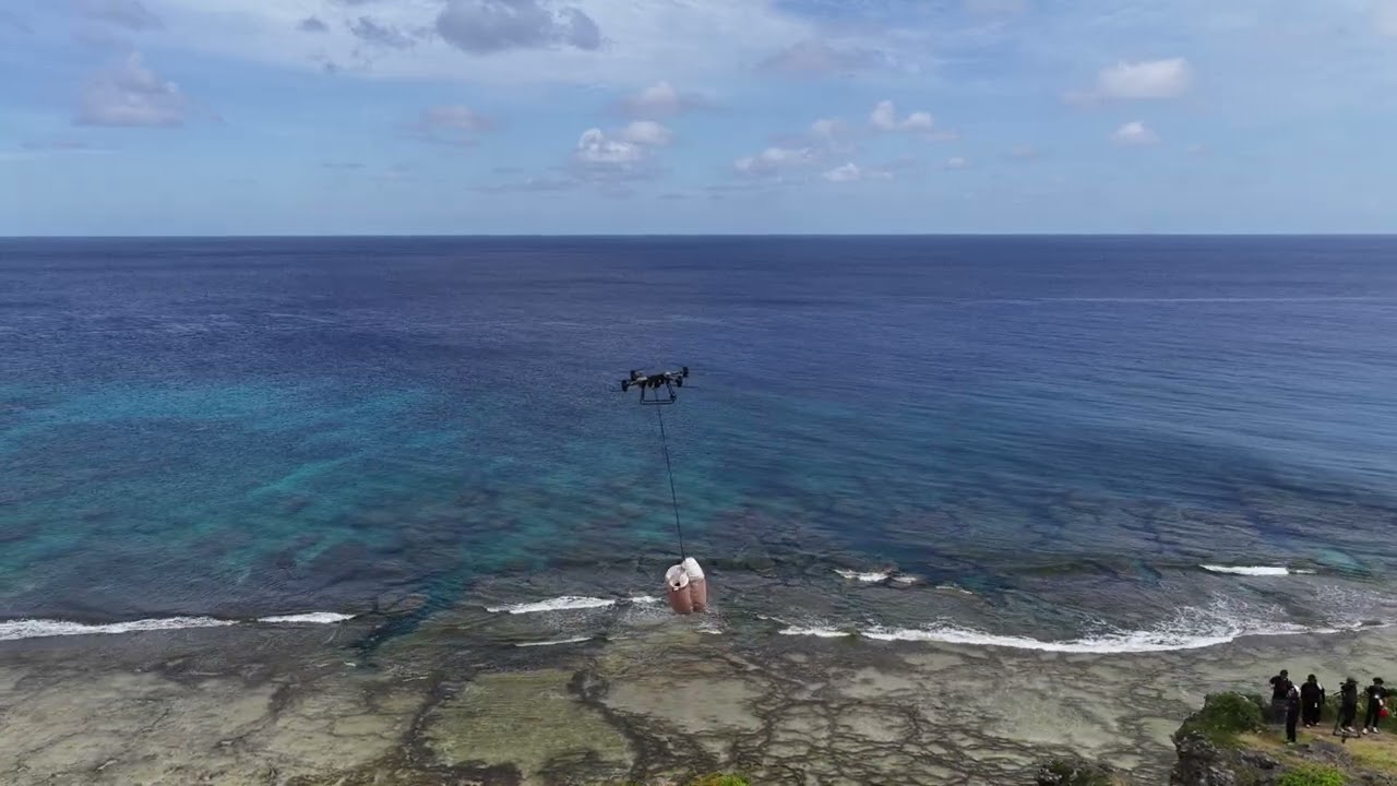 ドローンでビーチクリーンを効率化！DJI FlyCart 30 で500kgの海洋ごみ
