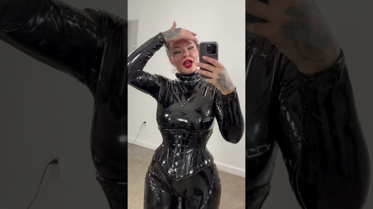 Catwoman Cosplay be like: #shortsfeed #shortsvideo #catwoman