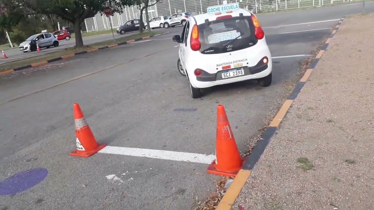 PISTA DE EXAMEN: Estacionamiento lateral derecho.