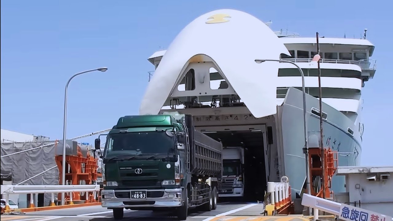 Bow Visor Opening.  Okesa-maru, Sado Kisen. RORO passenger car ferry 