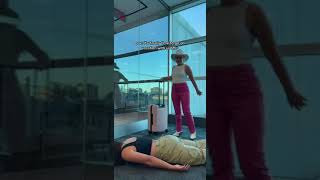 INFLUENCERS IN THE WILD (yes, i did that on dirty airport floor) 😳