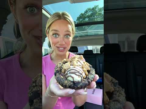 Reviewing the Crumbl cookies of the week!!💗💗💗 #crumbl #crumblcookies