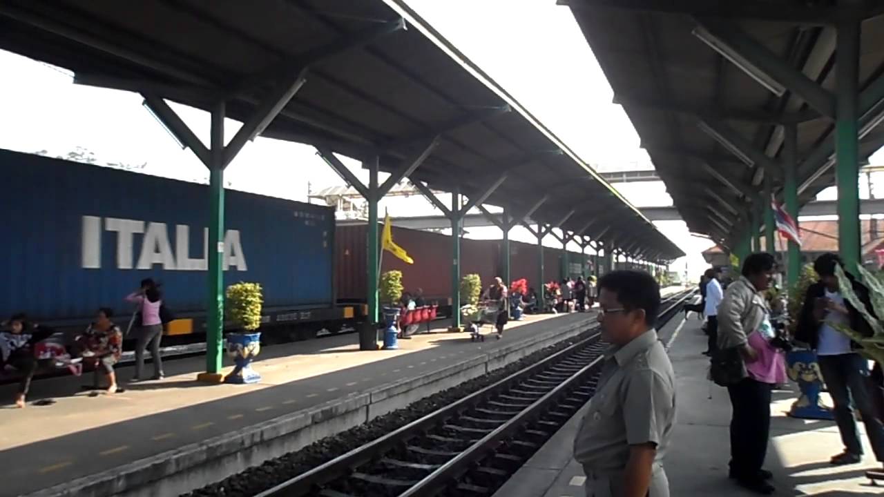 ขบวนรถสินค้าผ่านสถานีชุมทางฉะเชิงเทรา