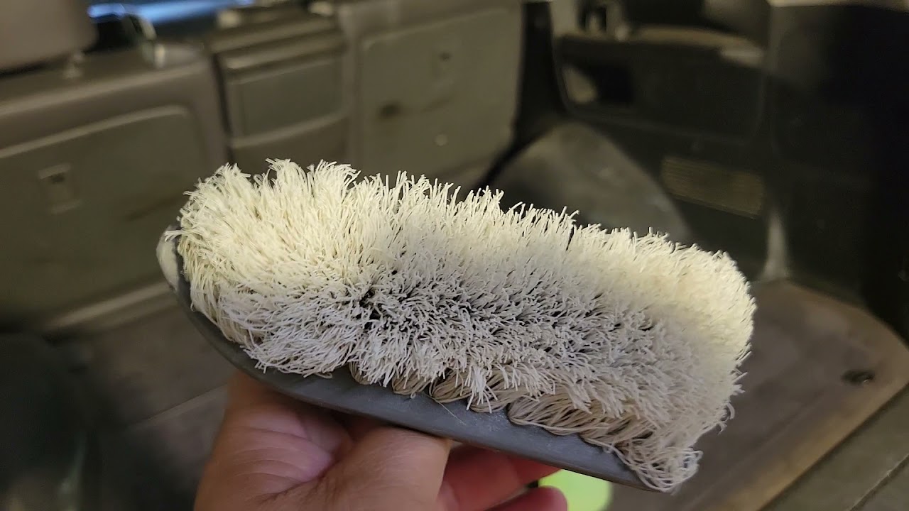 comment nettoyer une moquette avec le detailing AAA