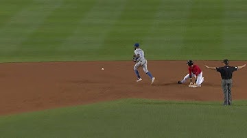 TOR@BOS: Sox load the bases on 10th-inning error