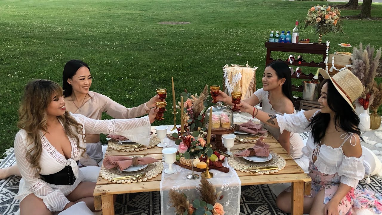 Best friends Luxury Picnic by Dias_happybox