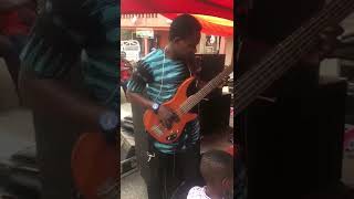 Hot 🔥🎹 adadamu special by Elijah on the bass 😚🔥🔥🔥🔥🔥🔥Osomafo Band keyboardist screenshot 4