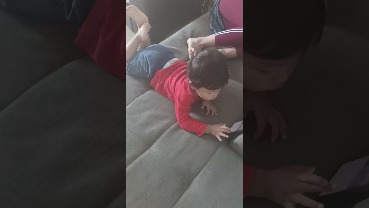 Baby Shark-Idan dancing in Baby Shark video