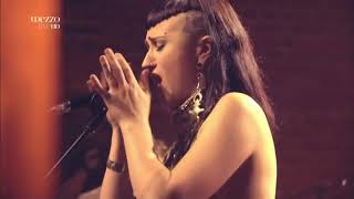 Hiatus Kaiyote - The World It Softly Lulls