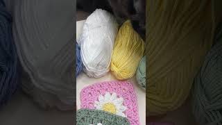 Springtime Daisy with Zig Zag Join 🧶🌸 #shorts #crochetdaisy