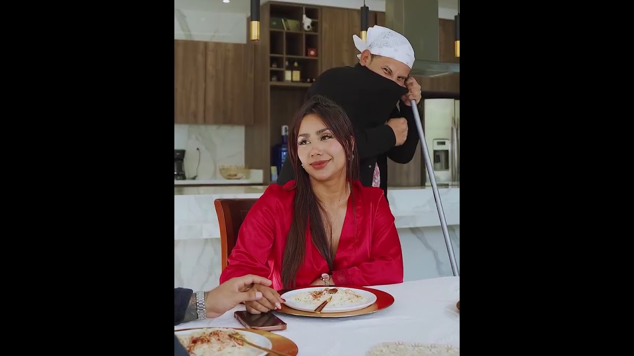 Militar se disfrazó  para sorprender a su esposa infi3l