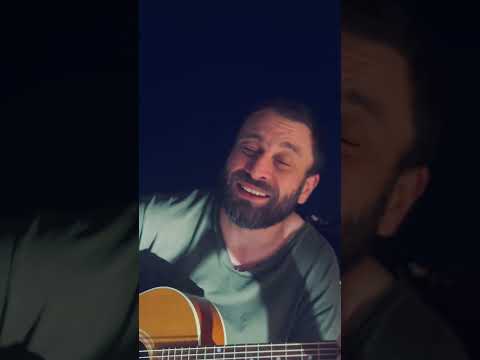 #Gitme : Bu seni aynı yerde son bekleyişim. Bu da son olsun; seni düşünüp son demlenişim. #Akustik