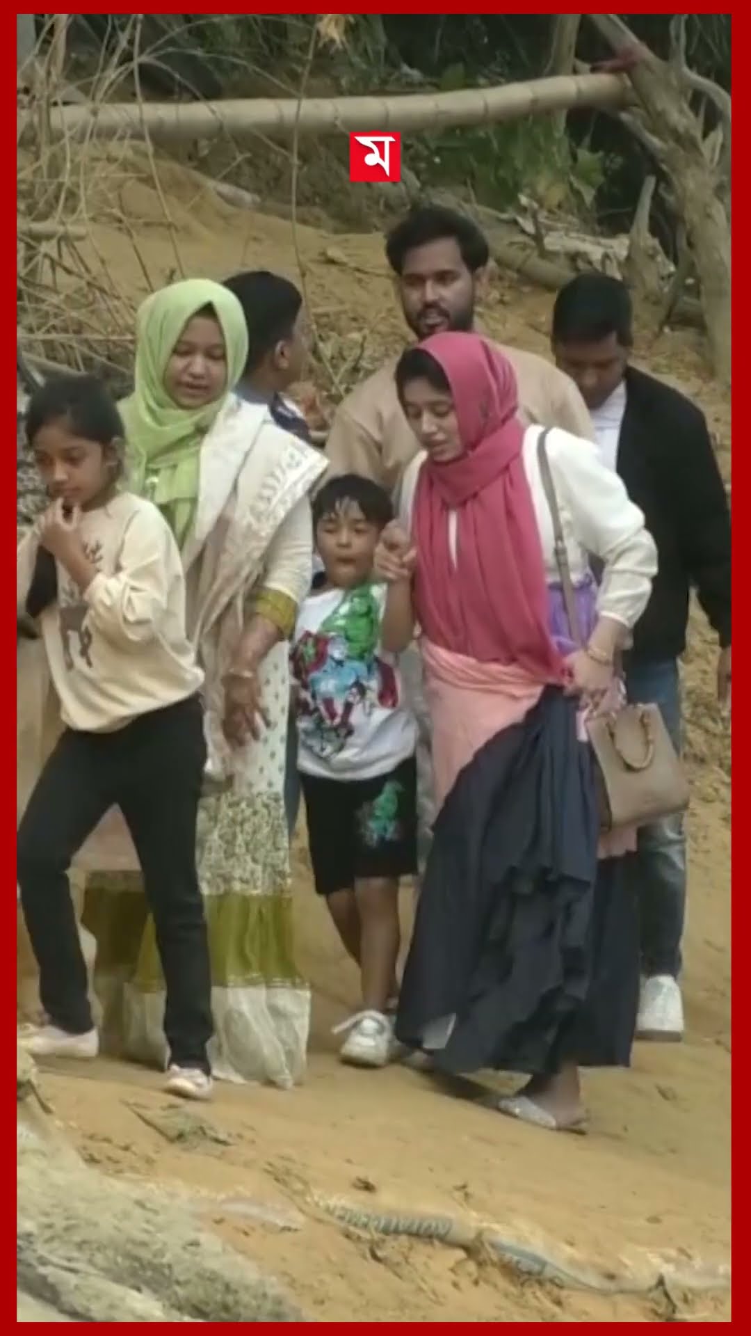 ঝুঁকি নিয়ে উঠতে হয় রাঙ্গামাটির ঝুলন্ত সেতুতে #rangamati #kaptailake #tour #tourists #somoytv