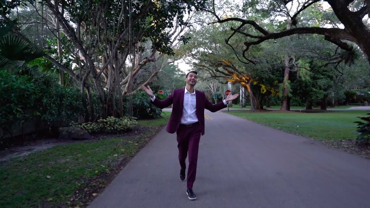 Jonathan Vega - It's Pinecrest (Official Music Video & Song About Pinecrest, FL) auf YouTube ansehen Jonathan Vega - It's Pinecrest (Official Music Video & Song About Pinecrest, FL) auf YouTube ansehen