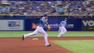 TEX@TB: Longoria fields a tough hop at third