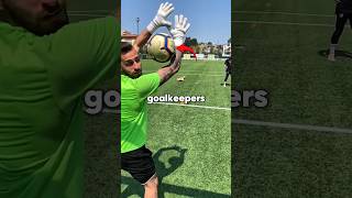 Here's how Goalkeepers Train Their Reflexes 😲 #goalkeeper #tranning #reflex #football #soccer